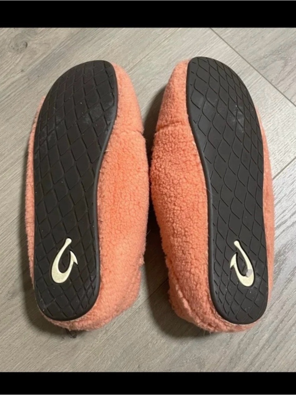 OluKai Nohea Heu Fuzzy Slippers - Coral - Picture 2 of 3